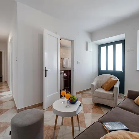 Viki Appartement *