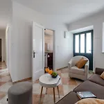 Viki Apartment *