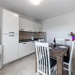 Viki Apartment *